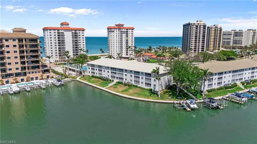 10682  Gulf Shore  DR, Naples, FL 34108