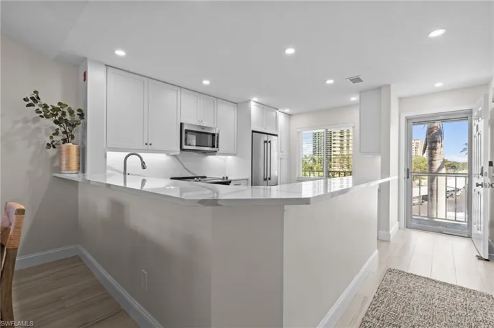 10682  Gulf Shore  DR, Naples, FL 34108
