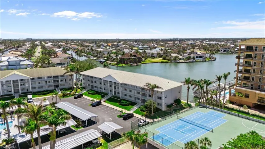 10682  Gulf Shore  DR, Naples, FL 34108