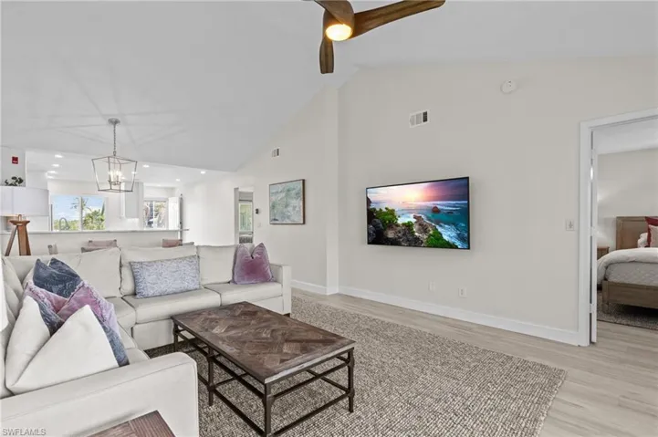 10682  Gulf Shore  DR, Naples, FL 34108