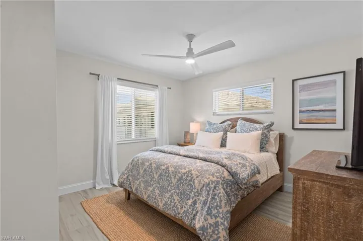 10682  Gulf Shore  DR, Naples, FL 34108