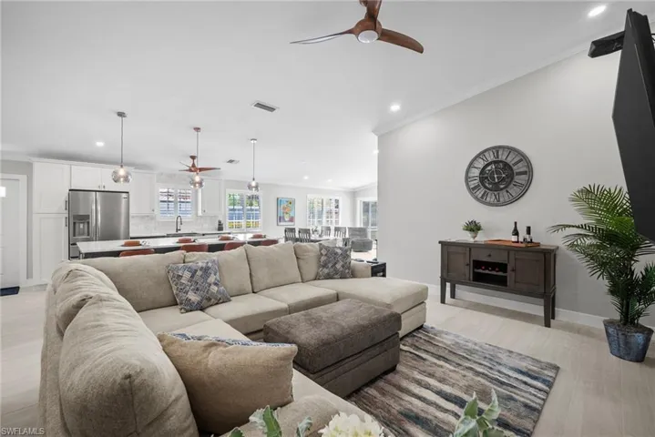 3701  Yakobi  LN, Naples, FL 34119
