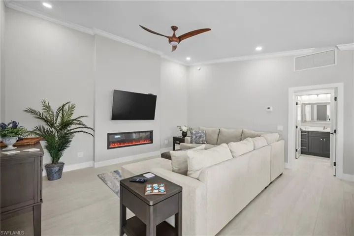 3701  Yakobi  LN, Naples, FL 34119
