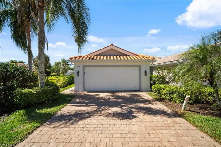 3701  Yakobi  LN, Naples, FL 34119