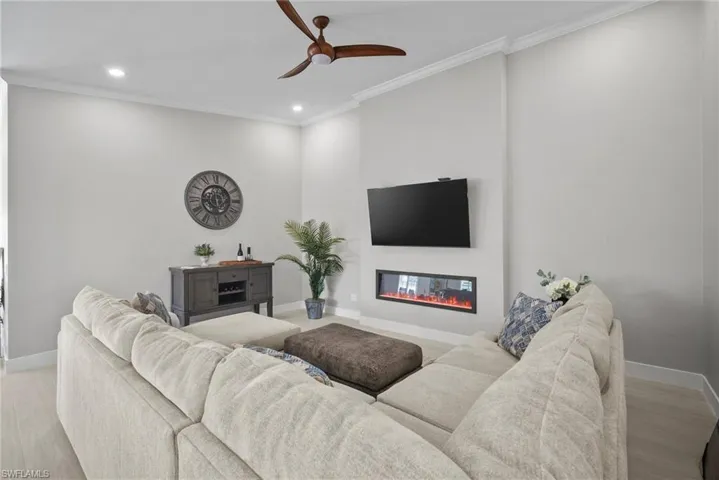 3701  Yakobi  LN, Naples, FL 34119