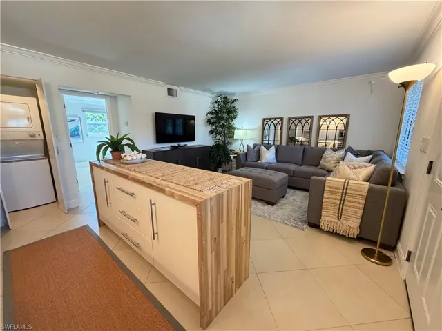 960  7th S ST, Naples, FL 34102