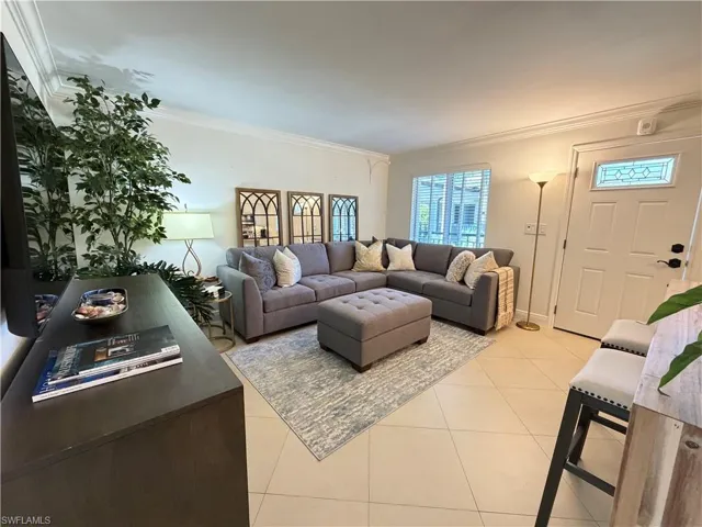960  7th S ST, Naples, FL 34102