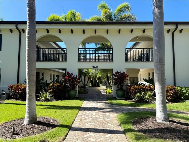 960  7th S ST, Naples, FL 34102