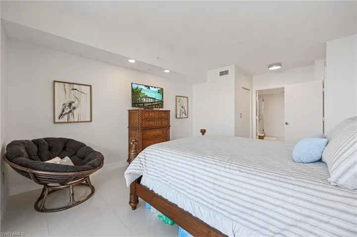 Primary offer a custome walk-in closet
