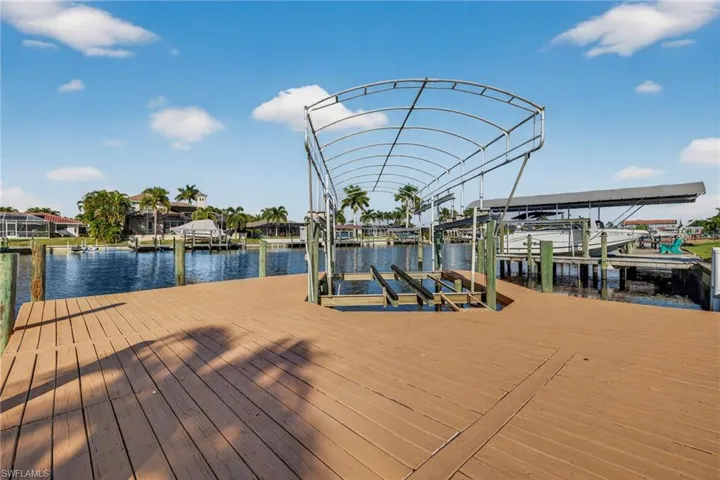 Wooden dock w/Captains Walk, 12k Lift, Minutes to River
