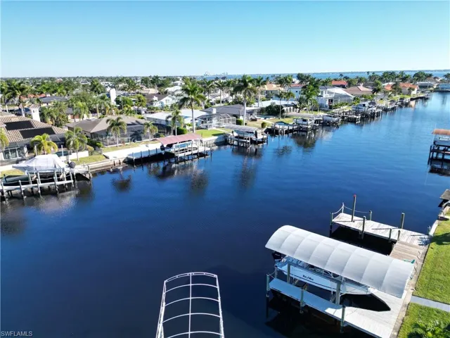 Direct Access-Minutes to River.  Boat Lift, Dock, Captains Walk.