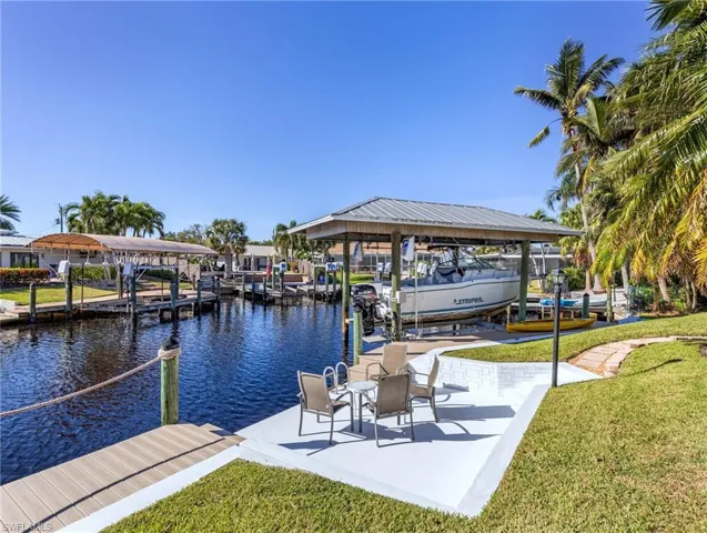 392 Snow Dr, Fort Myers, Florida 33919