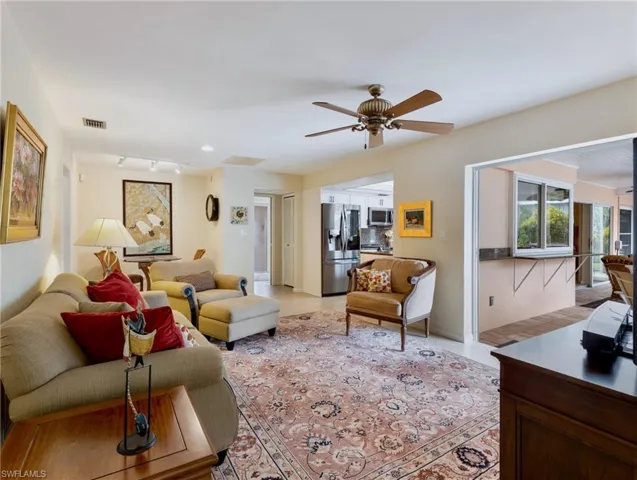 392 Snow Dr, Fort Myers, Florida 33919