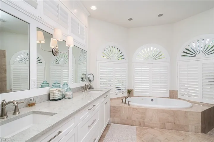 380 5th Ave N, Naples, Florida 34102
