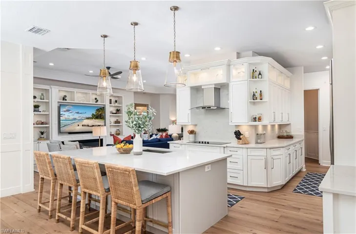 380 5th Ave N, Naples, Florida 34102