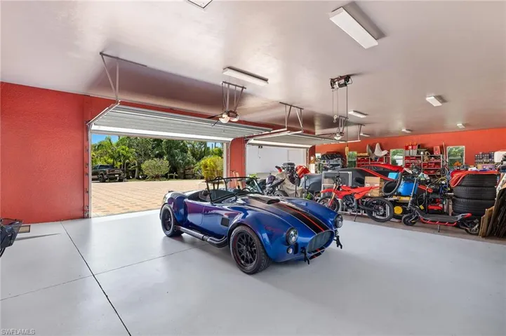 Garage featuring a textured wall