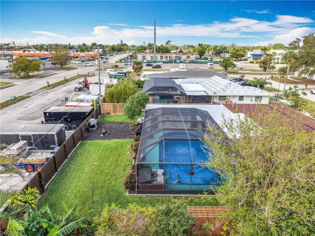 Birds eye view of property