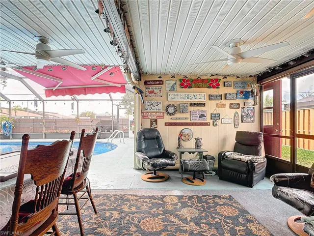 Sunroom featuring a ceiling fan