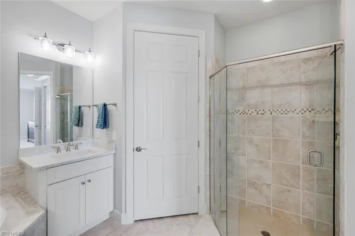 9060  Siesta Bay  DR, Naples, FL 34120