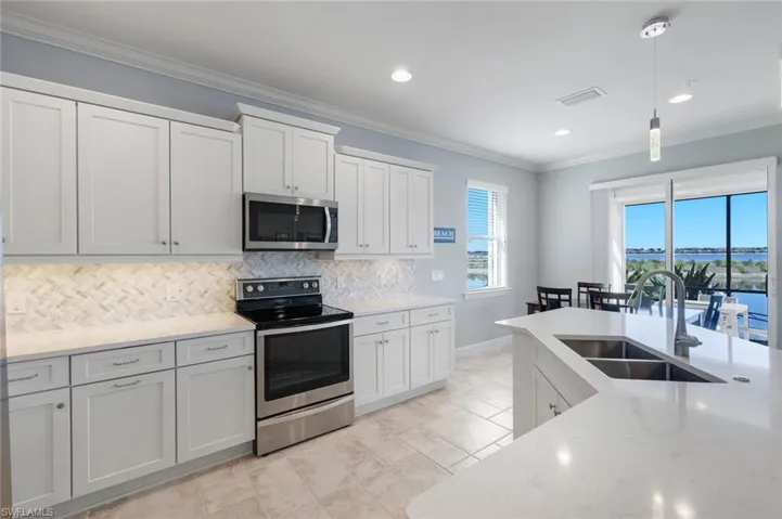 9060  Siesta Bay  DR, Naples, FL 34120