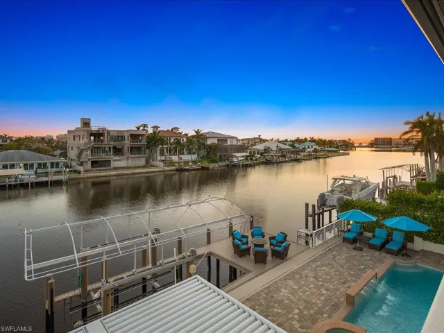 434  Conners  AVE, Naples, FL 34108