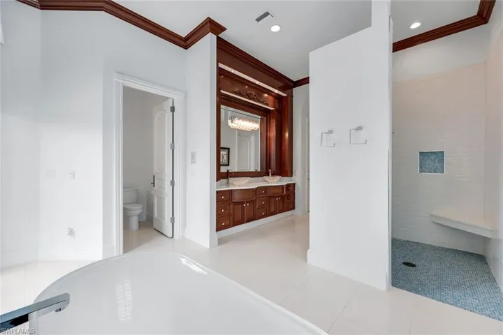 434  Conners  AVE, Naples, FL 34108