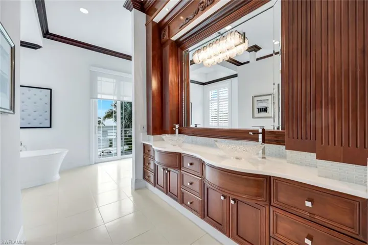 434  Conners  AVE, Naples, FL 34108