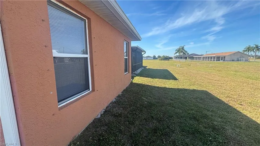 View of grassy yard