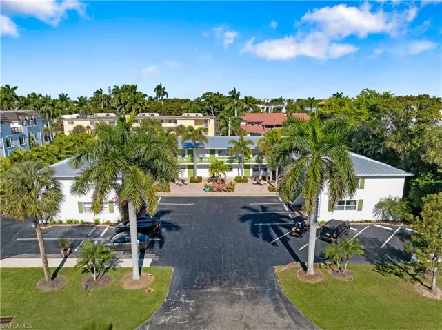 975  9th S AVE, Naples, FL 34102