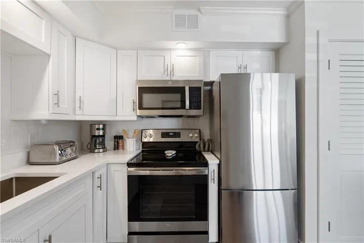 975  9th S AVE, Naples, FL 34102