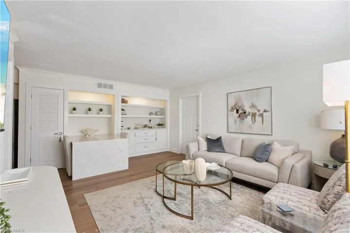 975  9th S AVE, Naples, FL 34102