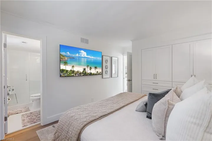 975  9th S AVE, Naples, FL 34102