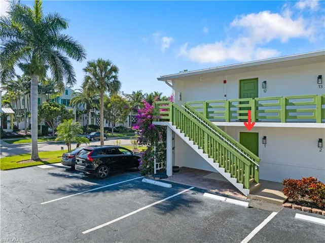 975  9th S AVE, Naples, FL 34102