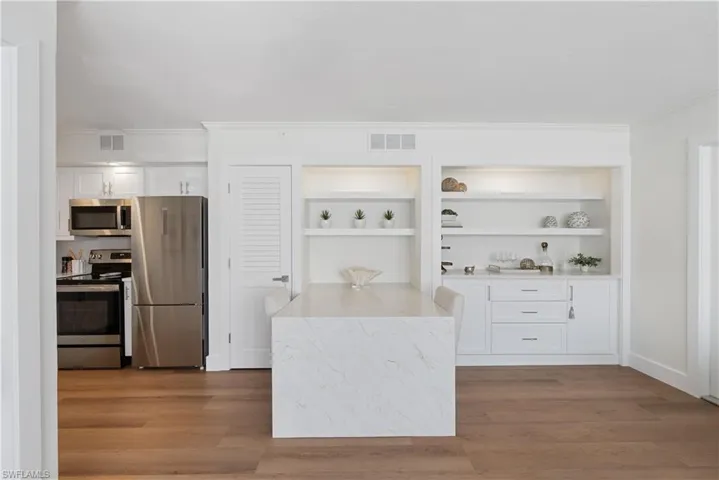 975  9th S AVE, Naples, FL 34102