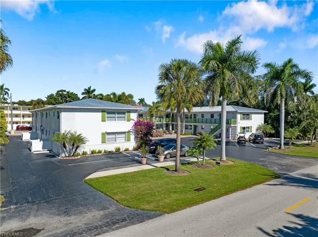 975  9th S AVE, Naples, FL 34102