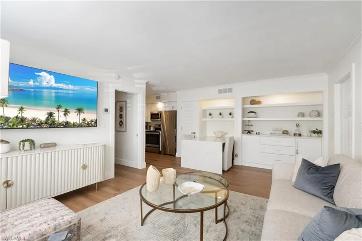 975  9th S AVE, Naples, FL 34102