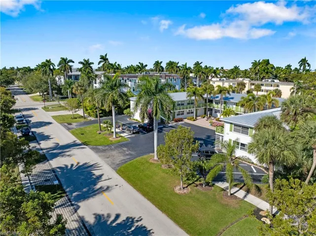 975  9th S AVE, Naples, FL 34102
