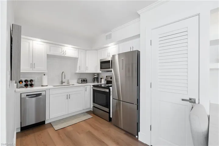 975  9th S AVE, Naples, FL 34102