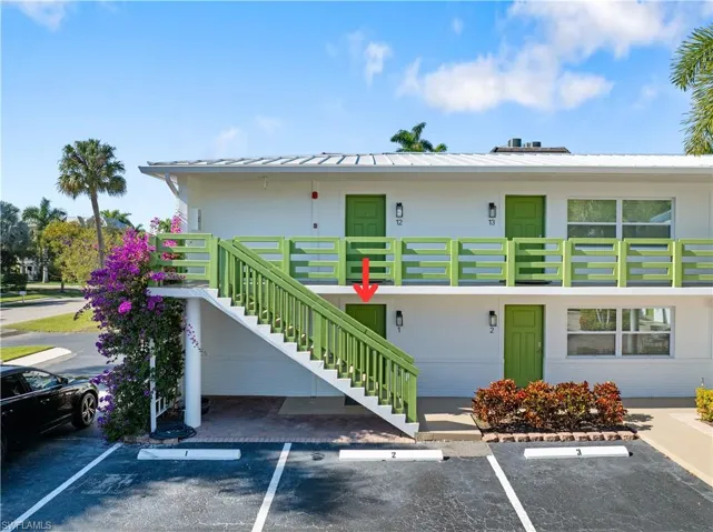 975  9th S AVE, Naples, FL 34102