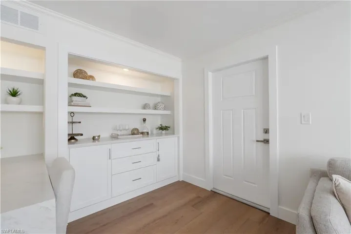 975  9th S AVE, Naples, FL 34102