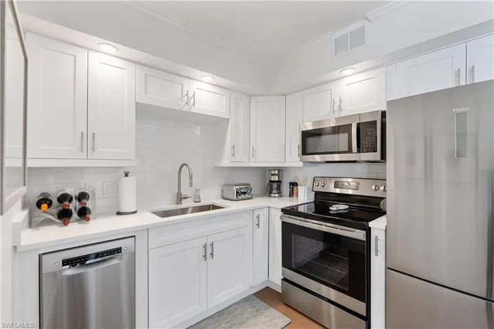 975  9th S AVE, Naples, FL 34102