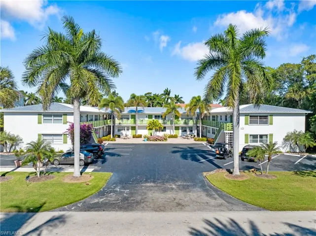 975  9th S AVE, Naples, FL 34102