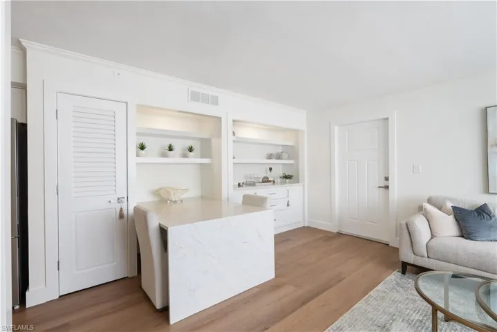 975  9th S AVE, Naples, FL 34102