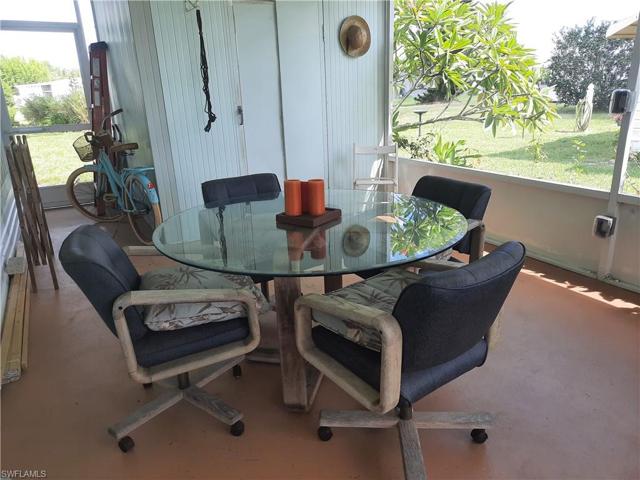 Side screened lanai