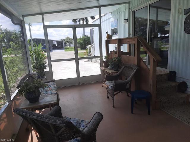 Side screened lanai