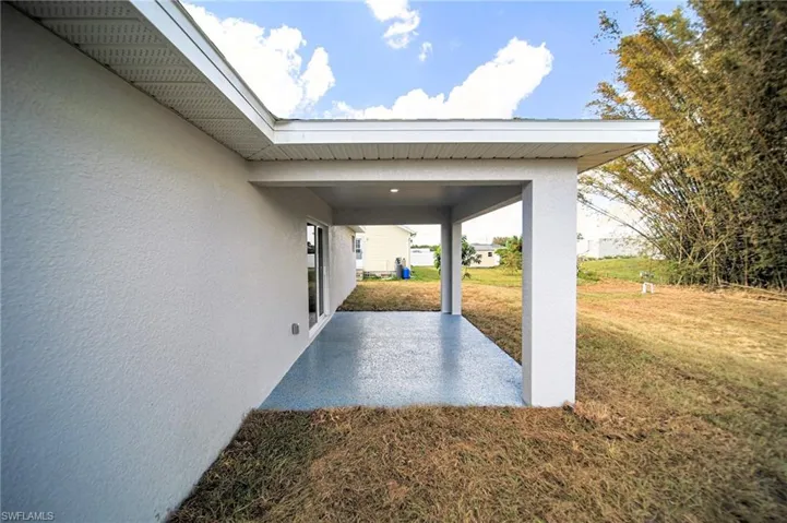 Large Covered Lanai!