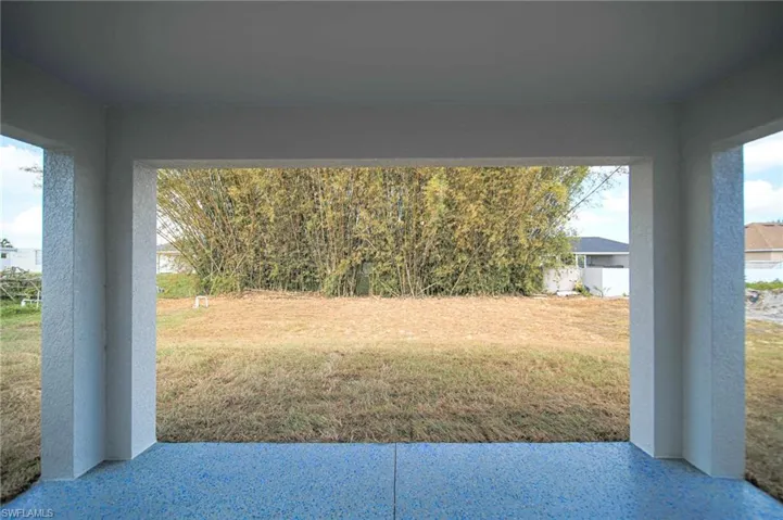 Large Covered Lanai!