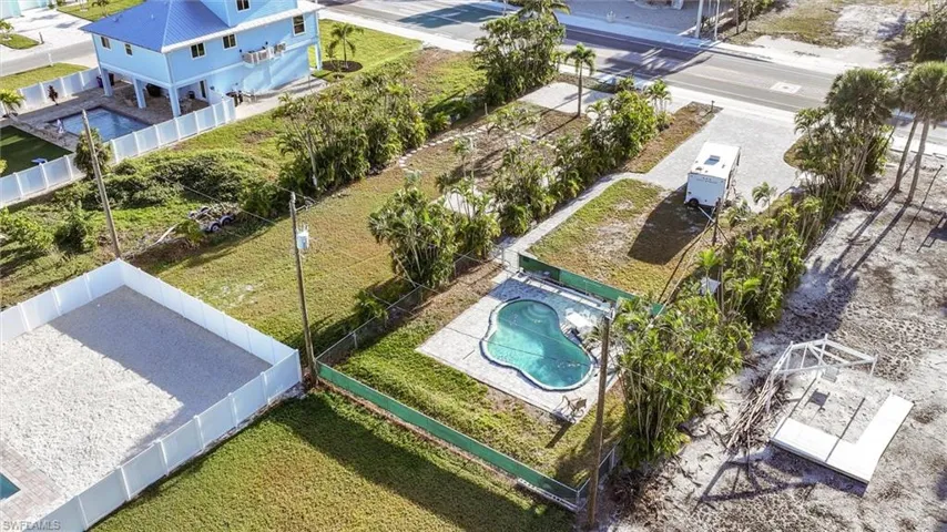 Bird's eye view of a pool area