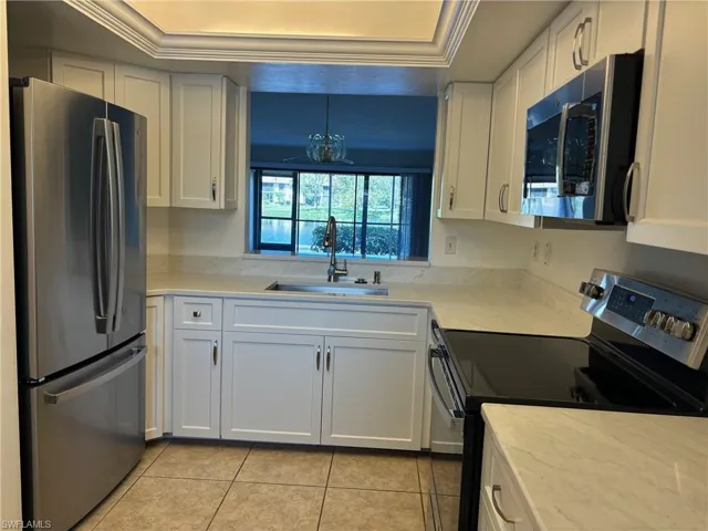 513 Lake Louise Cir 101, Naples, Florida 34110