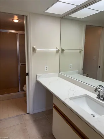 513 Lake Louise Cir 101, Naples, Florida 34110